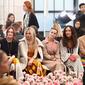 Tory Burch menghadirkan suasana taman bunga ke dalam desain koleksi terbarunya di New York Fashion Week 2018. (Tory Burch)