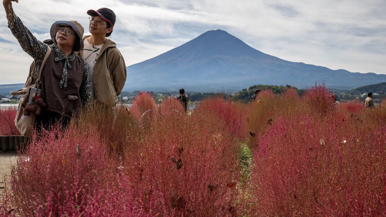 Puncak Gunung Fuji Tak Bersalju untuk Pertama Kali Sejak 130 Tahun