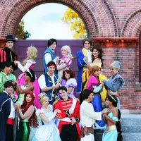 Pasangan LGBT, Anthony Pampalone dan Vinny Tuccillo merayakan pernikahan dengan tema puteri gay Disney.