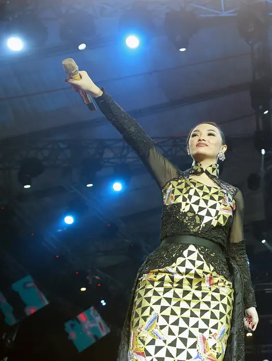 Menurut penyanyi kelahiran Bekasi 27 tahun silam itu, sosok mediang Jupe tak bisa tergantikan oleh siapapun. Apalagi selama ini, Zaskia telah menganggap Jupe sebagai kakak, emak bahkan tempat curhatnya. (Bambang E. Ros/Bintang.com)