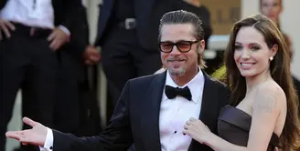 Proses perceraian Angelina Jolie dan Brad Pitt belum mencapai titik akhir. Sempat mengalami perselisihan soal anak, namun belakangan keduanya semakin membaik dan menyelesaikan semuanya dengan cara damai. (AFP/Bintang.com)