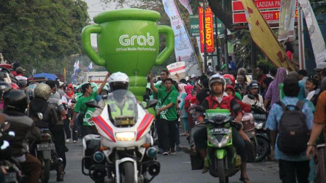 Antusias Warga Kota Malang Sambut Pawai Api Obor Asian Games 2018