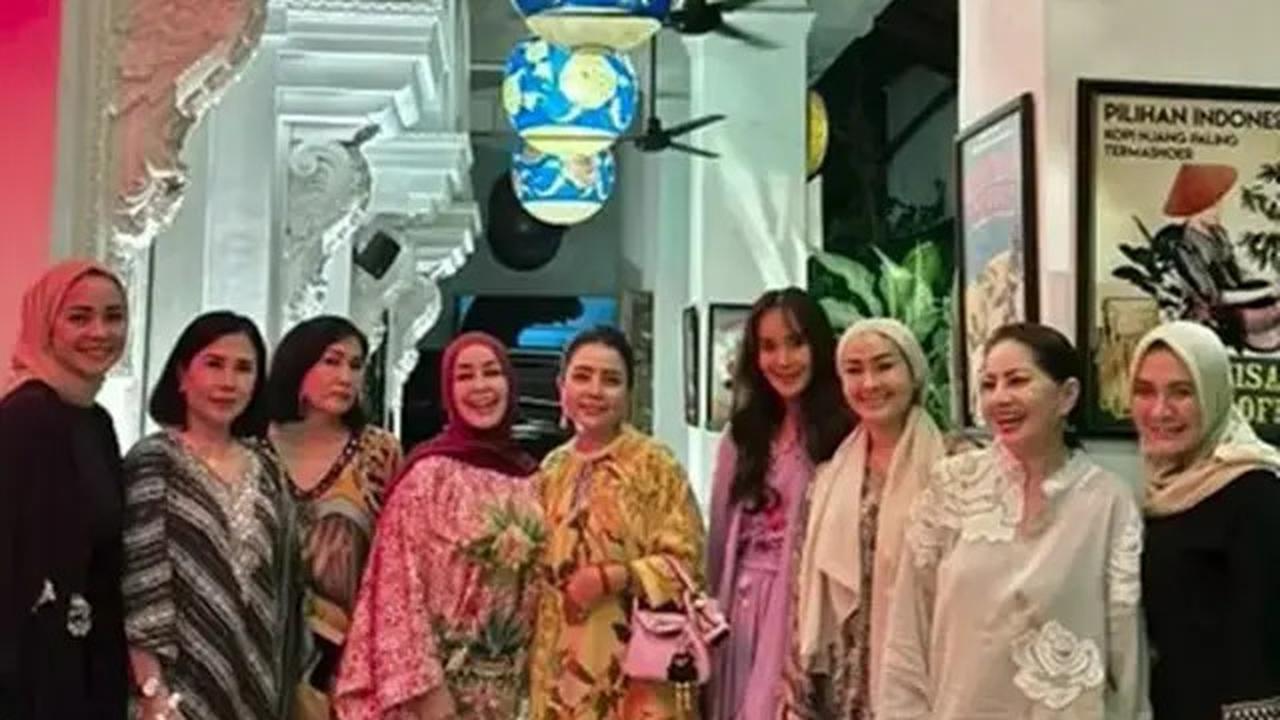 6 Potret Geng Arisan Kepompong Bukber, Gaya Glamor Krisdayanti hingga Mayangsari