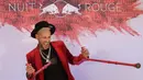 Pemain PSG, Neymar, berpose saat merayakan pesta ulang tahunnya di Paris, Senin (4/1). Penyerang asal Brasil itu merayakan hari jadi yang ke-27 tahun dengan keadaan cedera. (AFP/Thomas Samson)