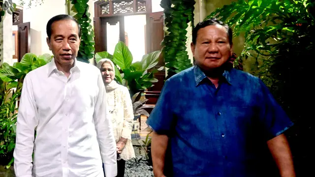 Presiden Republik Indonesia (RI) Prabowo Subianto mengadakan pertemuan dengan Presiden ke-7 RI, Joko Widodo (Jokowi), pada Minggu malam, 3 November 2024. Keduanya makan malam di restoran di Kota Solo.