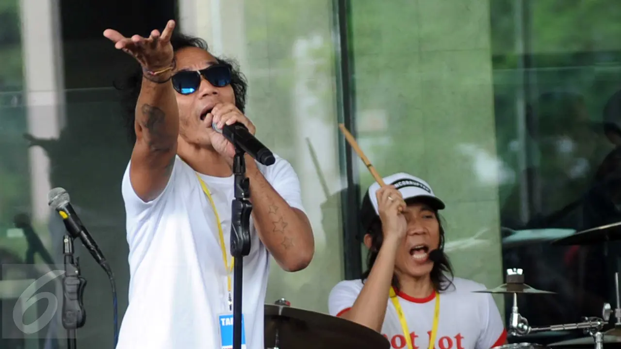 20160222-Tolak Revisi UU, Slank Gelar Pentas Musik di KPK-Jakarta