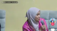 Siti Atiqoh istri Ganjar Pranowo saat di markas Sabilu Taubah Blitar (TikTok)