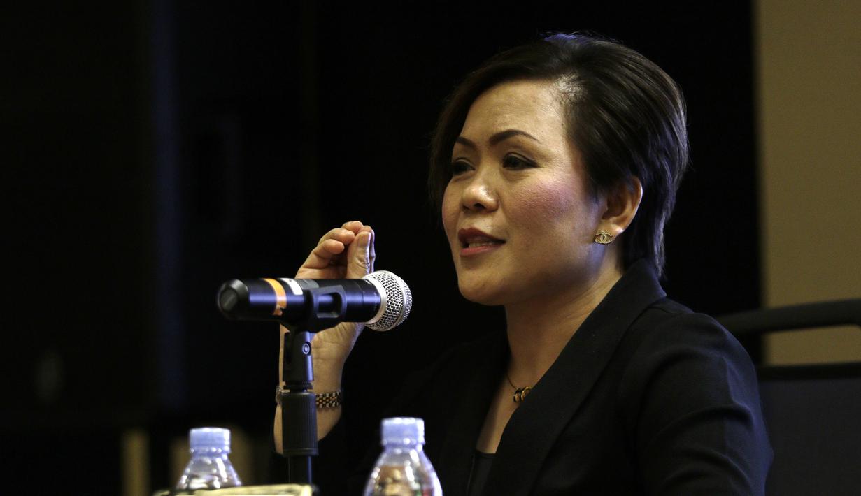 Direktur Program SCTV dan Indosiar, Harsiwi Achmad, saat drawing delapan besar Piala Presiden 2019 di ruang media SUGBK, Jakarta, Selasa (19/3). Pertandingan akan berlangsung pada 29-31 Maret mendatang. (Bola.com/Yoppy Renato)