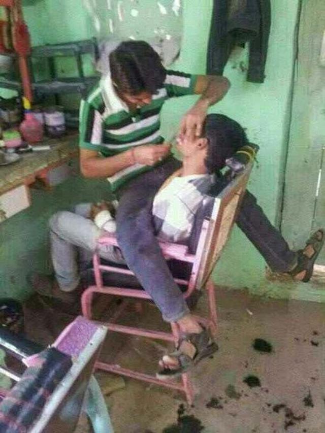 6 Aksi Tukang Potong Rambut Kebanyakan Tingkah Ini Bikin Pelanggan Tepuk Jidat