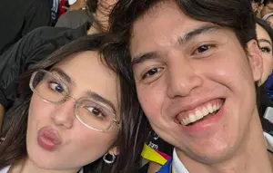 Potret El Rumi dan Syifa Hadju Nonton Chelsea di GBK Jakarta, Kumpulkan Tanda Tangan