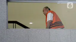 Pemilik grup Dempo Muhammad Yamin Kahar menuju ruang  pemeriksaan di gedung KPK, Jakarta, Jumat (13/3/2020). Yamin diperiksa sebagai tersangka dalam kasus dugaan suap proyek pembangunan infrastruktur Jembatan Ambayan dan Masjid Agung di Solok Selatan, Sumatera Barat. (merdeka.com/Dwi Narwoko)