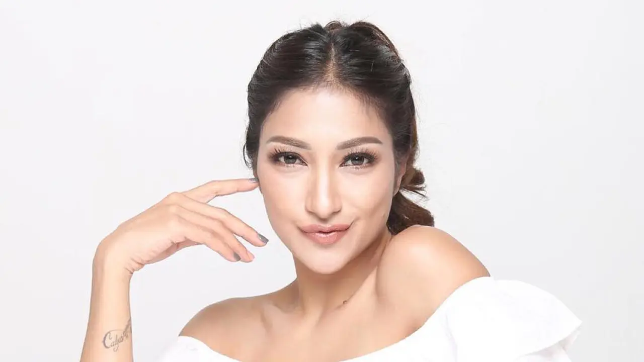 7 Artis Indonesia yang Tetap Cantik Menawan di Usia 40 Tahun