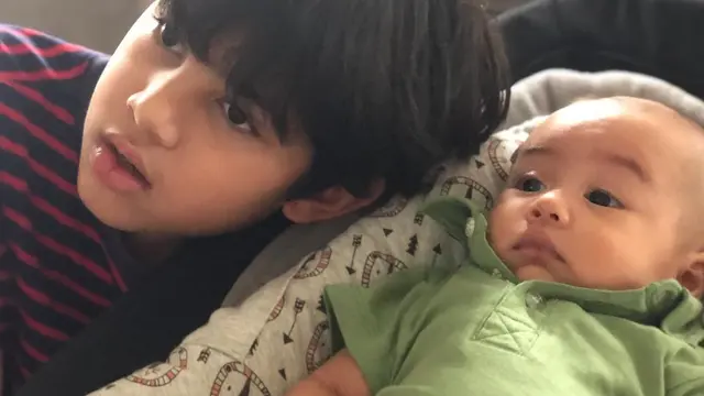 6 Potret Arsen Momong Anak Rifky Balweel dan Biby Alraen, Bak Adik Kandung