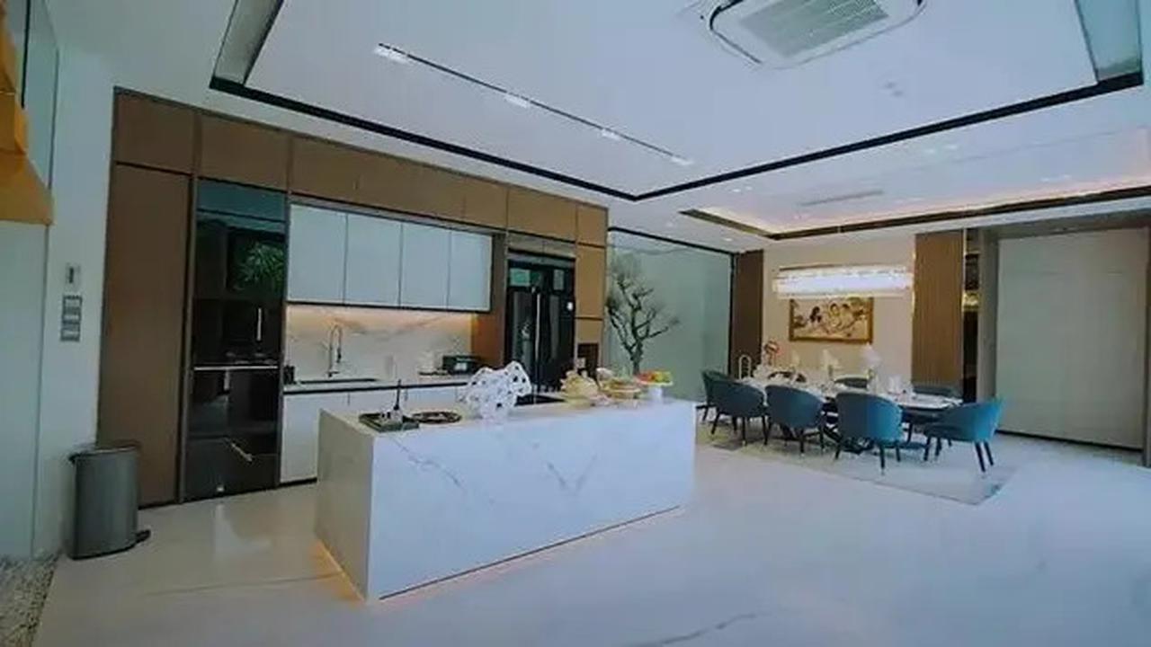 Intip Potret Dapur Mewah Milik Titi Kamal dan Christian Sugiono yang Punya Model Elegan
