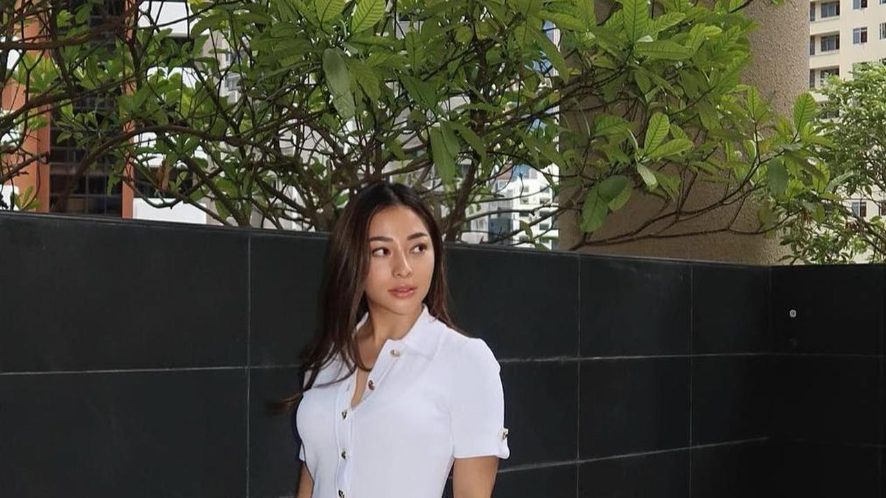Tak heran Nikita, istri Indra Priawan Djokosoetono, selalu dipuji, baik dalam berbusana, berdandan, maupun cara dia mendidik anak.