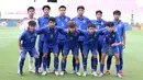 <p>Para pemain starting XI Timnas Thailand U-16 berfoto bersama jelang menghadapi Timnas Vetnam U-16 pada laga semifinal Piala AFF U-16 2024 di Stadion Manahan, Solo, Senin (1/7/2024). (Bola.com/Abdul Aziz)</p>