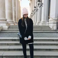 Style dengan outer. (via: Instagram/selinasbl)