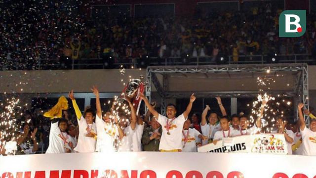 Sriwijaya Fc Vs Persipura Membara Jadi Kado Perpisahan Pilu Wasit Paling Bersih Di Indonesia Indonesia Bola Com