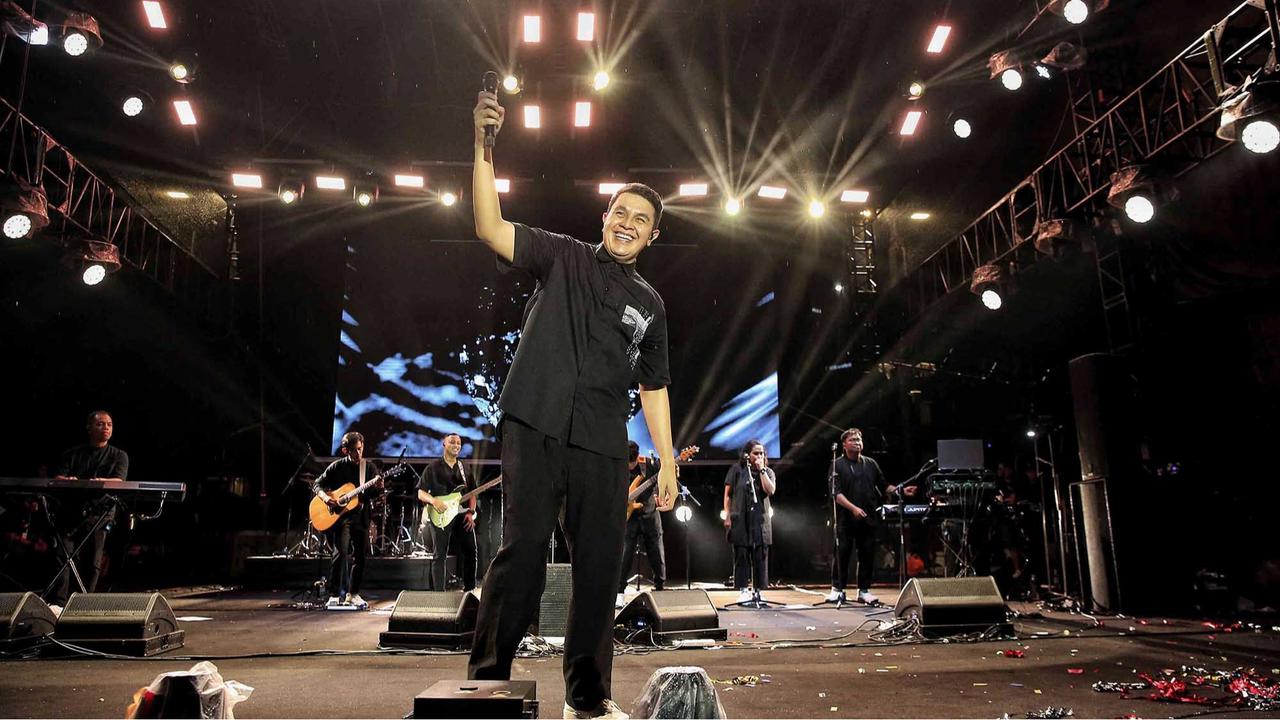 FOTO: Penampilan TULUS Menghibur Ribuan Pengunjung KapanLagi Buka Bareng BRI Festival 2025