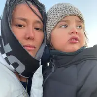 Fahrani bersama anaknya, Matahari Biru (Instagram/favelamunk)