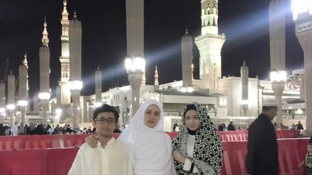 Mulan Jameela dan kedua anaknya