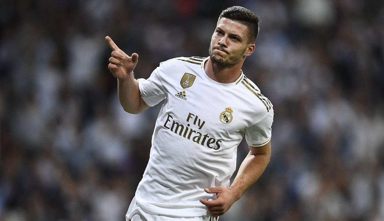 Luka Jovic dilaporkan menjadi salah satu incaran Liverpool pada Januari mendatang. Penyerang Real Madrid tersebut merupakan target potensial yang mampu menjadi persediaan The Reds untuk menghadapi kehilangan pemain-pemain kuncinya seperti Salah dan Mane. (AFP/Oscar Del Pozo)