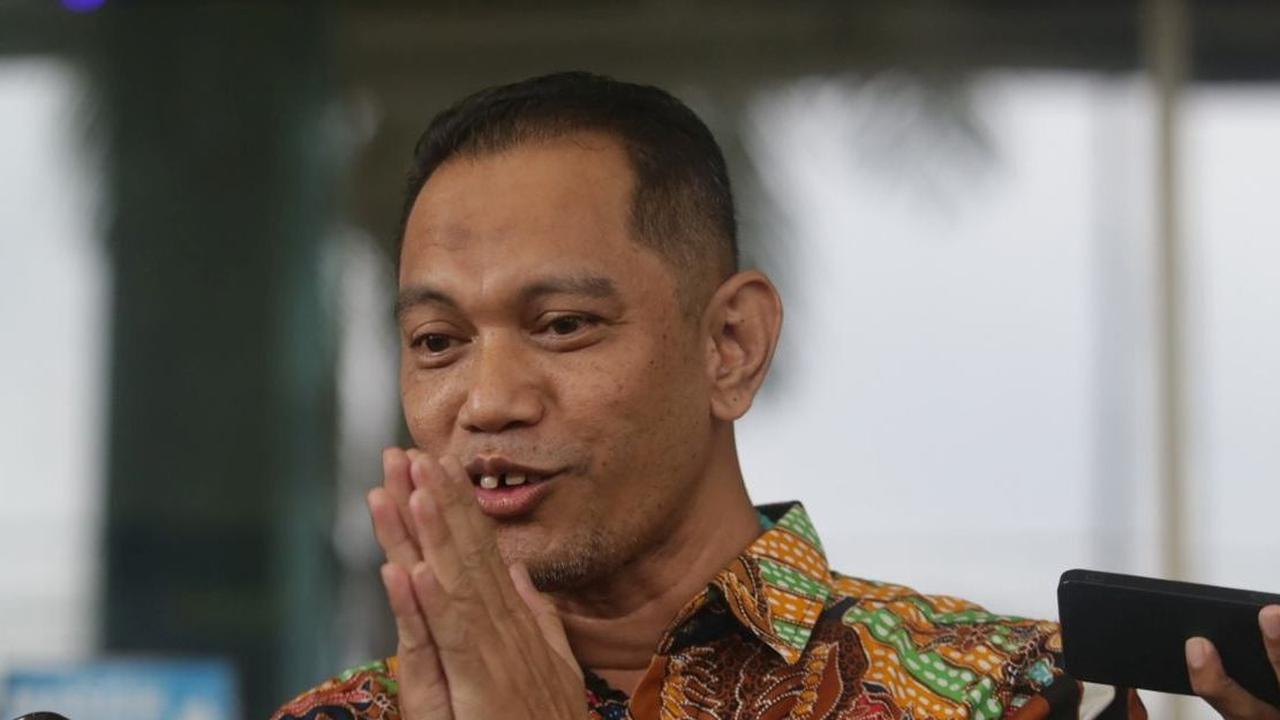 Wakil Ketua KPK Nurul Ghufron dimintai keterangan usai menjalani sidang dugaan pelanggaran etik oleh Dewas KPK di gedung ACLC KPK, Jakarta, Selasa (14/5/2024). Diketahui, Nurul Ghufron dilaporkan ke Dewas KPK atas dugaan pelanggaran etik. Foto: merdeka.co