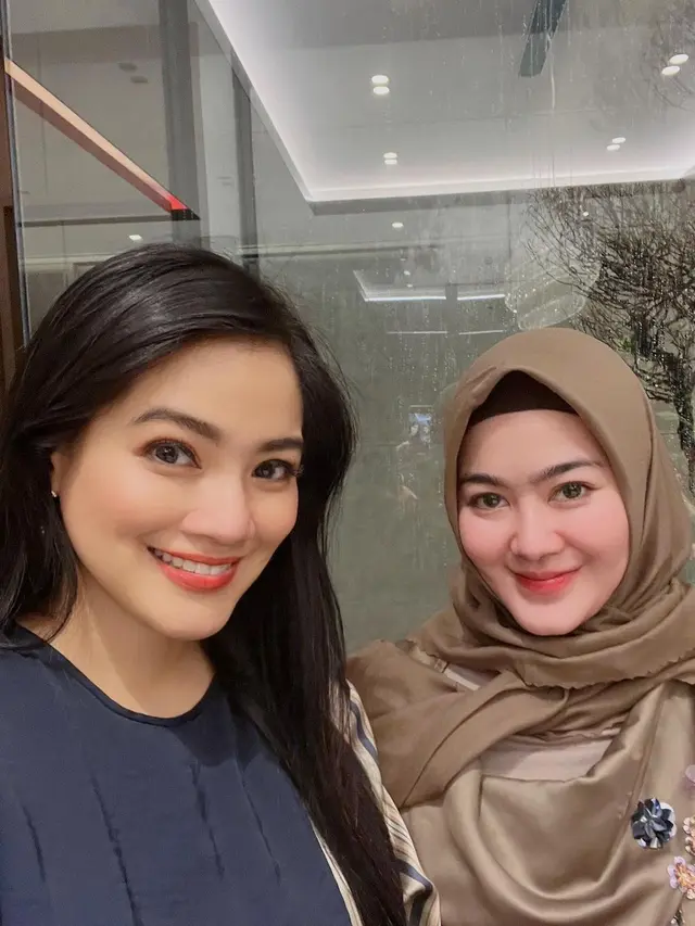 Zumi Zola Bebas, Ini 6 Potret Sherrin Tharia Mantan Istrinya yang Kini Jualan Kue