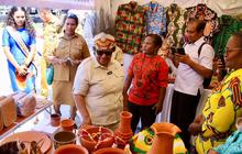 Buka Pasar Murah dan Pameran UMKM di Papua, Wamendagri Ribka Dorong Penguatan Ekonomi Kreatif
