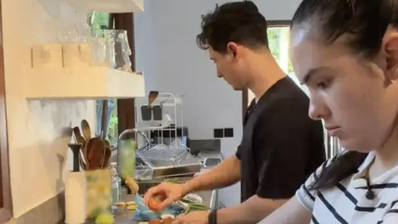 7 Potret Dapur Rumah Nino Fernandez dan Steffi Zamora di Bali, Desain Memanjang Minimalis