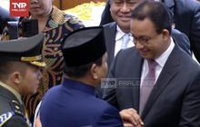 Momen Akrab Prabowo dan Anies Baswedan, Saling Genggam Tangan