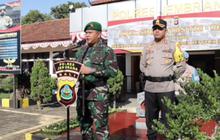 Komandan TNI Panggil Bintara Remaja & Polisi '3 Zaman' di Markas Polisi, di Depan Kapolres Beri Uang Langsung Disuruh Hitung