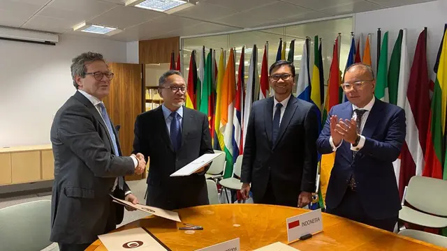 Mendag Zulkifli Hasan menandatangani Mou bersama Head Of Operation International Coffee Organization Gerardo Pattacconi, ikut mendampingi mendag Dirjen PPI Jatmiko dan Stafsus Mendag Bara Hasibuan (Istimewa)