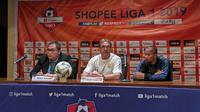 Konferensi pers jelang laga Persija Jakarta vs Persib Bandung di Press Room SUGBK, Selasa (9/6/2019). (Bola.com/Muhammad Adyaksa)
