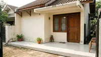 7 Ide Lantai Teras Rumah Kecil agar Terlihat Lebih Luas, Pilihannya Bikin Tampilan Makin Estetik