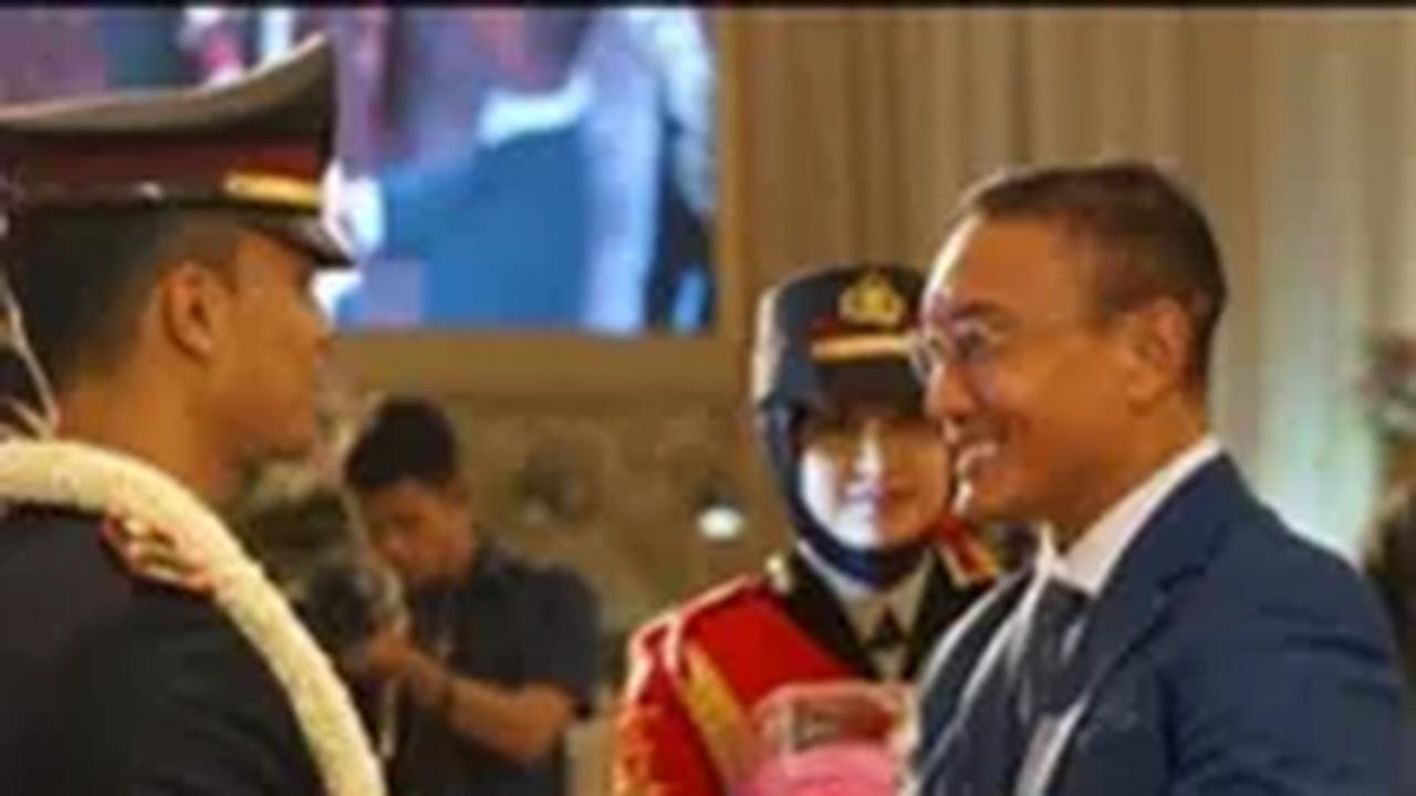 Meski berstatus mantan komandan, Sabilul tetap mengingat mantan anak buahnya itu. Tak lupa dirinya bersalaman dan memberikan ucapan selamat kepada kedua mempelai.