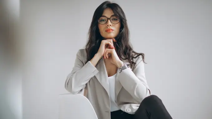 wanita oktober karismatik tenang
