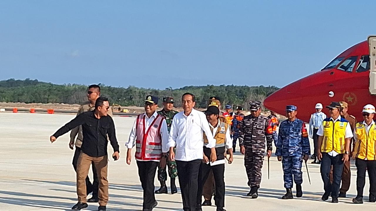 Perdana, Pesawat Kepresidenan Mendarat Mulus di Bandara IKN