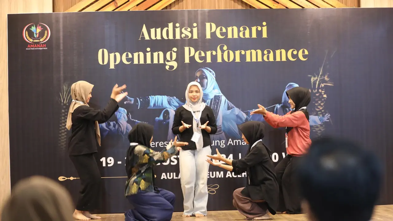 Para penari muda di Aceh menunjukkan keterampilannya dalam audisi penari yang digelar Aneuk Muda Aceh Unggul Hebat (AMANAH) di Museum Aceh, Selasa (20/8/2024) (Istimewa)
