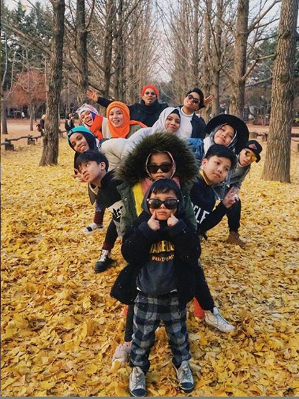 Kekompakan keluarga besar Gen Halilintar saat liburan bersama. (Sumber: Instagram/@genhalilintar)