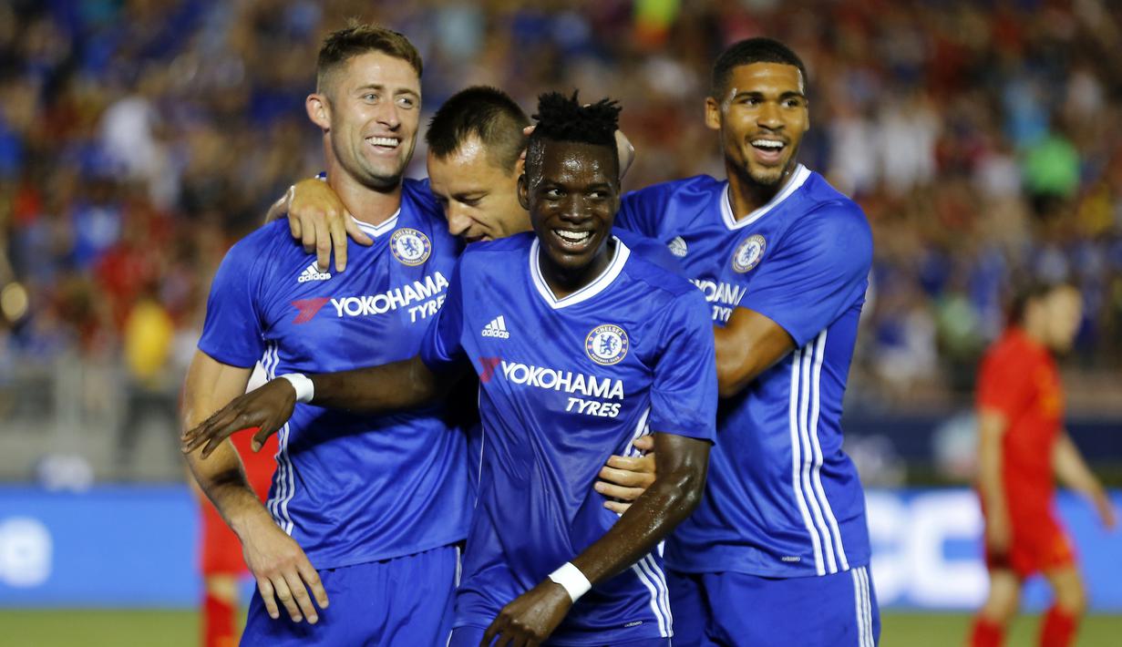 Gary Cahill (kiri) dan pemain Chelsea merayakan gol saat mengalahkan Liverpool 1-0 pada laga pra musim International Champions Cup di Rose Bowl, Pasadena, California, (28/7/2016) pagi WIB. (Reuters/Mike Blake)
