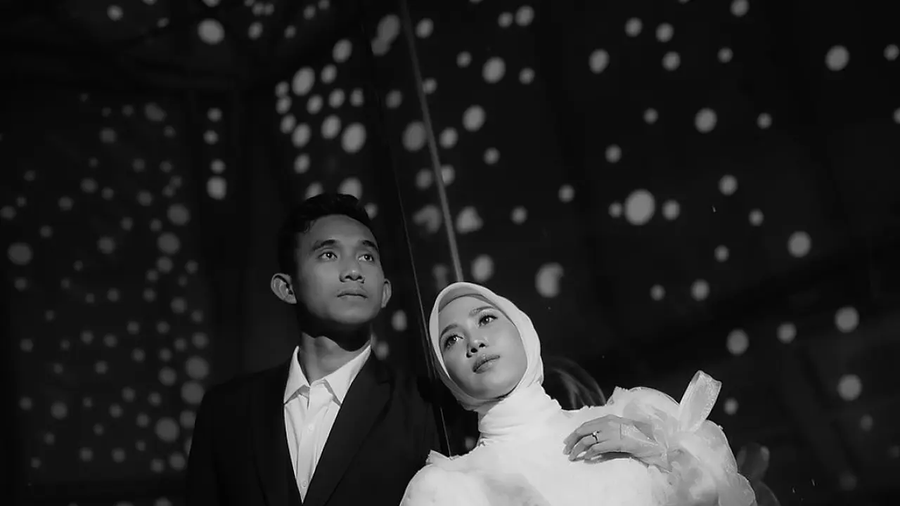 7 Potret Prewedding Rizky Ridho, Penuh Romansa Sebelum Resmi Jadi Suami-Istri