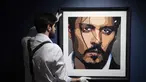 Potret diri aktor Johnny Depp ditampilkan di galeri Castle Fine Art pada Kamis, 20 Juli 2023 di London. (Scott Garfitt/Invision/AP)