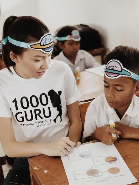 Karina Nadila selalu ingin bisa membagikan ilmunya dan menginspirasi anak-anak untuk belajar. (sumber: Liputan6.com/IG/@karinadila8921)