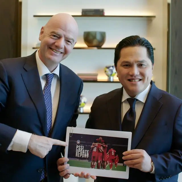 Presiden FIFA, Gianni Infantino bersama Ketua PSSI, Erick Thohir.