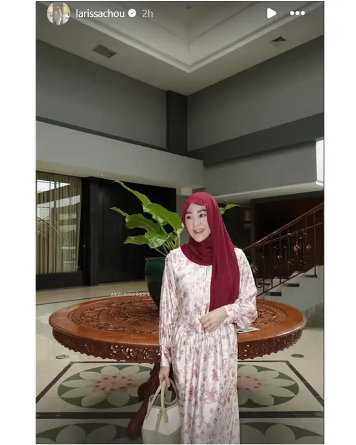 6 Potret Larissa Chou Rayakan Imlek Bareng Keluarga, Anaknya Senang Dapat Angpao