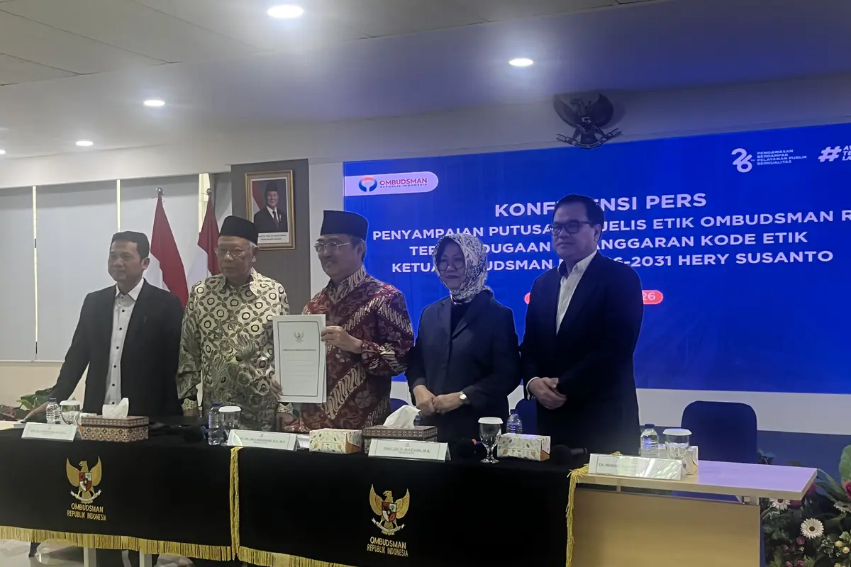 Majelis Etik Ombudsman Republik Indonesia (ORI) menyampaikan hasil rapat terkait dugaan pelanggaran etik yang dilakukan Ketua ORI periode 2026–2031, Hery Susanto, yang telah berstatus tersangka. (Liputan6.com/Radityo)