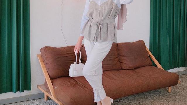 6 Gaya Hijab Selebgram Saritiw, Jadi Inspirasi Padu Padan Pashmina