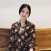 Dari bintang cilik, kini Naura Ayu menjelma menjadi seorang remaja jelita. Di antara gayanya yang selalu modis, ia beberapa kali mengunggah fotonya memakai kebaya (Foto: Instagram @naura.ayu)