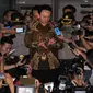 Gubernur DKI Jakarta Basuki Tjahaja Purnama (Ahok) usai diperiksa KPK selama 12 jam, Jakarta, Selasa (12/4). Ahok menyebut BPK menyembunyikan data kebenaran. (Liputan6.com/Helmi Afandi)